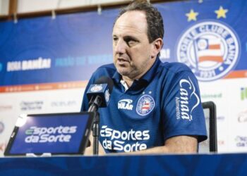 Equilíbrio, gols e esquema tático: confira entrevista de Ceni