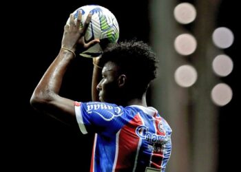 Sem espaço no Bahia, Chavez é vendido a clube francês por cifras recordes