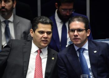 Chefes do Senado e da Câmara falam em união contra “agressão” dos EUA