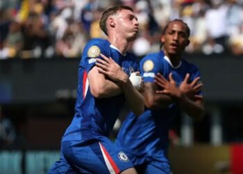 Sob a batuta de Palmer, Chelsea goleia o PSG para conquistar o mundo