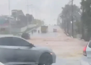 Avenida Paralela: após fortes chuvas registra pontos de alagamento nesta manhã