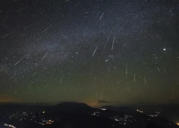 Última grande chuva de meteoros do ano ocorre na noite desta sexta