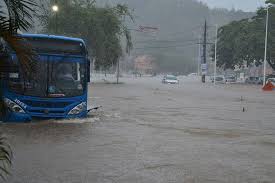 Salvador: alerta máximo, sirenes acionadas, alagamentos e desabamentos