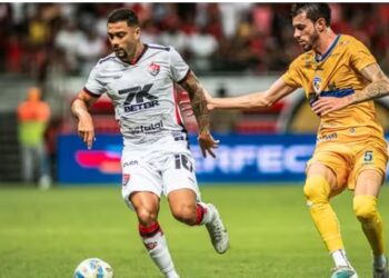 Na Arena Fonte Nova e com presença da torcida, Vitória goleia o Colo-Colo