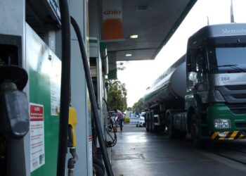Petrobras anuncia reajuste para terça, mas postos se antecipam e aumentam combustíveis em Salvador