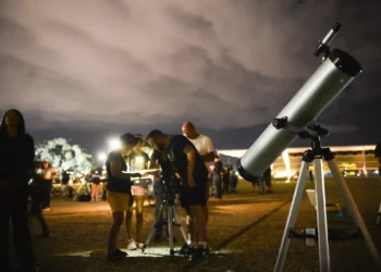 Cometa que passará perto da Terra poderá ser visto no Brasil