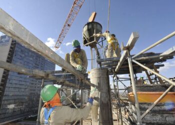 Renda do contrato intermitente foi menor que salário mínimo em 2023