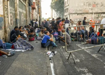 SP: muro construído pela prefeitura confina pessoas na Cracolândia