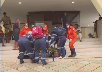 Moradora espancada por zelador está em coma; suspeito também ateou fogo em prédio