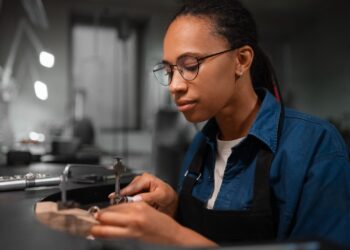 Inscrições para cursos de qualificação profissional para mulheres começaram nesta quinta-feira (12)