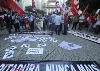 Pesquisadores criticam evento de Clube Militar que celebra golpe de 64