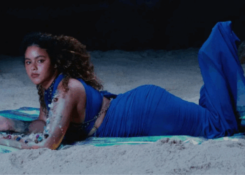 Rachel Reis apresenta show do álbum Divina Casca na Concha Acústica do TCA