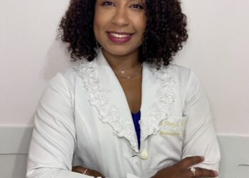 Acne em peles negras: conheça os cuidados e como evitar a hiperpigmentação da pele