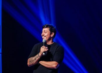 Renato Albani retorna a Salvador com novo show solo na Concha Acústica do Teatro Castro Alves