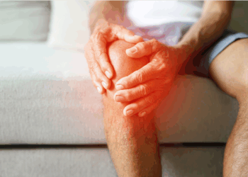 Dores na articulação e dúvidas? Saiba quando procurar reumatologista ou ortopedista