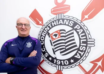 Dorival Júnior assume oficialmente comando técnico do Corinthians