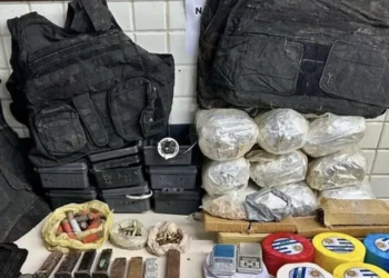 Rondesp BTS localiza esconderijo de facção criminosa e apreende drogas e armamentos