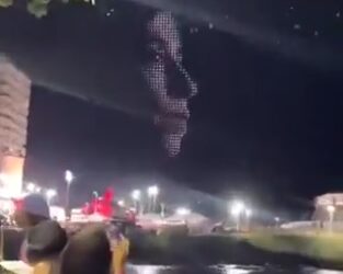 Show de drones homenageia Fernanda Torres no Carnaval da Barra