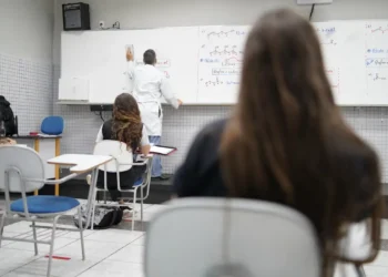 Programa Pé-de-Meia é bem recebido por estudantes e sociedade civil