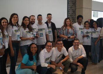 Executivos vão a colégios públicos de Salvador compartilhar experiências e inspirar estudantes