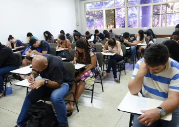Inep aplica neste domingo provas do Encceja e do Revalida