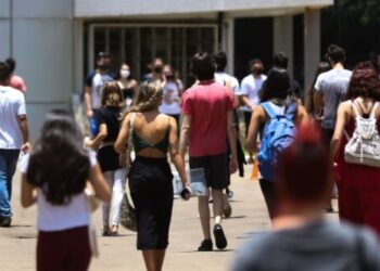 Estudantes começam a receber primeira parcela do Programa Pé-de-Meia