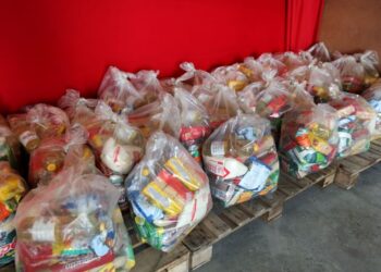 Governo entrega 4,3 mil sacas de milho e 400 cestas básicas