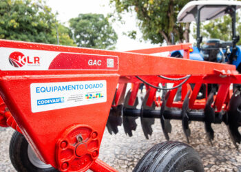 Camaçari ganha trator e implementos para fortalecer agricultura familiar