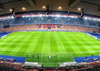 PSG sofre punição com fechamento parcial do estádio após cantos homofóbicos