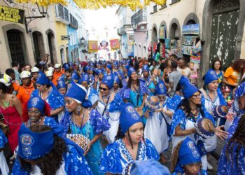 Filhas de Gandhy reuniu cerca de mil mulheres em seu primeiro desfile no Carnaval 2025
