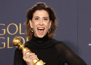 Fernanda Torres leva Globo de Ouro por atuação em Ainda Estou Aqui
