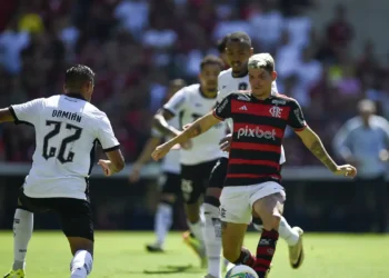 Botafogo vence Flamengo no Maracanã por 2 a 0