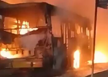 Caos em Pernambués: polícia está à procura de vândalos que queimaram ônibus