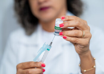 Camaçari: vacina contra Covid-19 está disponível em unidades da sede e orla