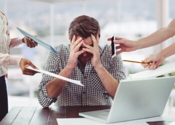 Setembro Amarelo: Alta pressão no ambiente de trabalho é uma das principais causas da desestabilização da saúde mental