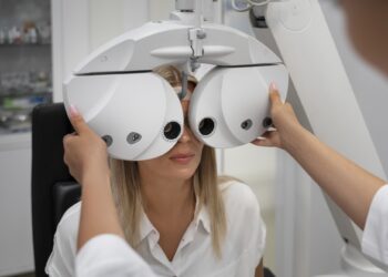 Doenças oculares atingem mais o público feminino e oftalmologistas explicam os motivos e como evitá-las