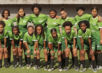 Estádio de Pituaçu: vagas abertas para crianças e jovens de 7 a 17 anos praticarem futebol feminino
