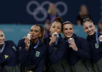 Equipe feminina conquista bronze na ginástica artística em Paris