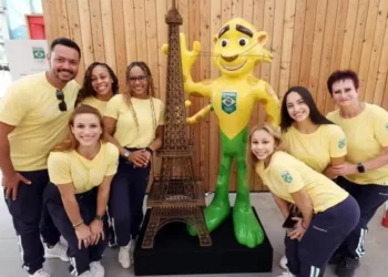 Equipe de ginástica brasileira é primeira a chegar na Vila Olímpica de Paris