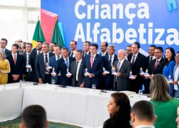 Governadores participam de evento para discutir nova política de alfabetização