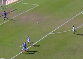 Vitória não resiste ao Grêmio, perde por 2×0 e fica colado no Z-4