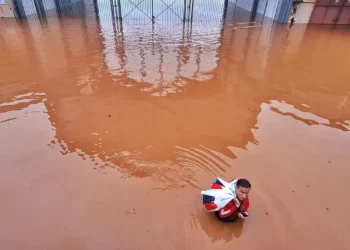 Cheia do Guaíba coloca Porto Alegre em alerta de mais inundação