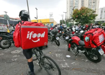 iFood anuncia mudanças, mas representantes de entregadores criticam