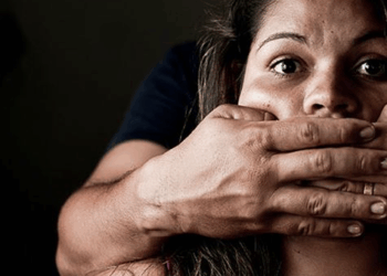 Psicóloga de Salvador promove ação gratuita de Escuta Ativa e Acolhimento para mulheres vítimas de violência; ação é alusiva ao Agosto Lilás