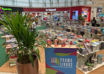 Feira de Livros comercializa títulos por apenas R$15