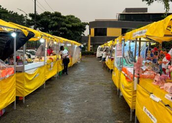 Expositores comemoram mais uma edição da Feira Pública de Economia Solidária em Vilas do Atlântico