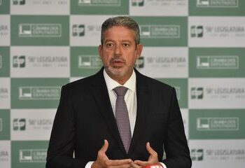 Lira anuncia grupo para propor nova versão do PL das Fake News