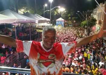 Ensaio geral do samba: Nelson Rufino comanda a festa do bloco Amor e Paixão