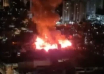 Zona Sul de São Paulo: incêndio em comunidade deixa 300 famílias desabrigadas