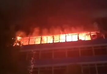 Antigo prédio da Petrobras, na Calçada, é consumido por incêndio